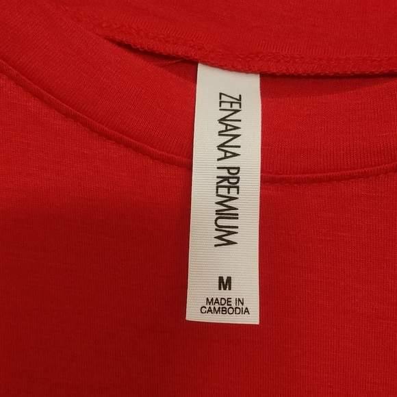 Zenana Premium Red flowy shirt size medium - Picture 2 of 3